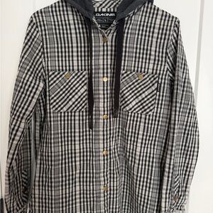 Dakine shacket with hood. Snap button closure